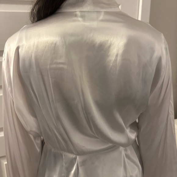 White Silk Robe - Picture 4 of 5